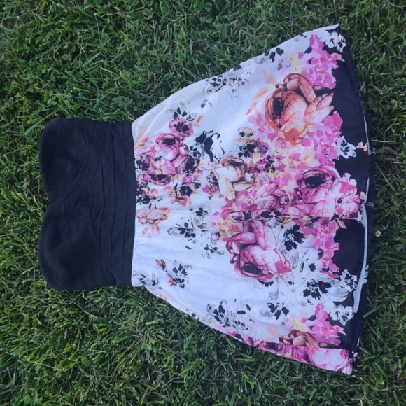 Trixxi Dresses & Skirts - Trixxi Floral Flower Print Pattern Strapless Flowy Mini Dress